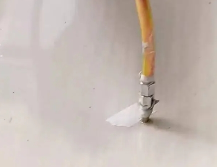子长瓷砖空鼓维修公司专业解答在瓷砖铺贴过程中，如果使用的砂料过粗（如全部使用了粗砂），可能会导致以下问题